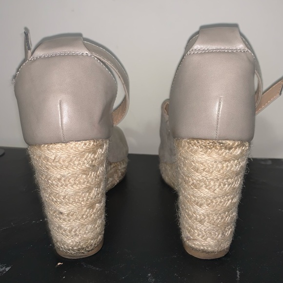 Cute tan wedges - Picture 3 of 4